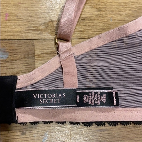 Victoria’s Secret 32DD Lightly lined plunge - Picture 14 of 16